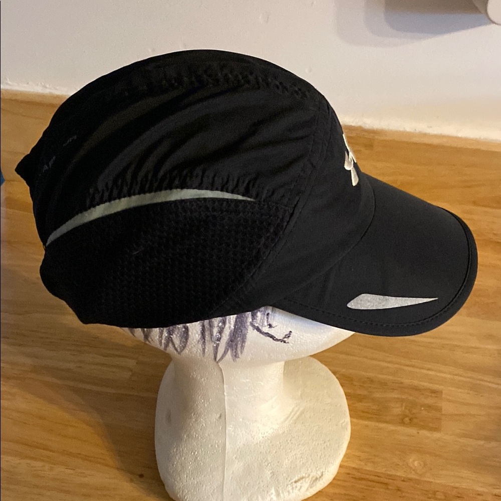 Women’s Black and Silver Cap